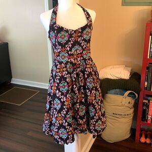 Black party dress, size 6. Colorful print. Edme & Esyllte.